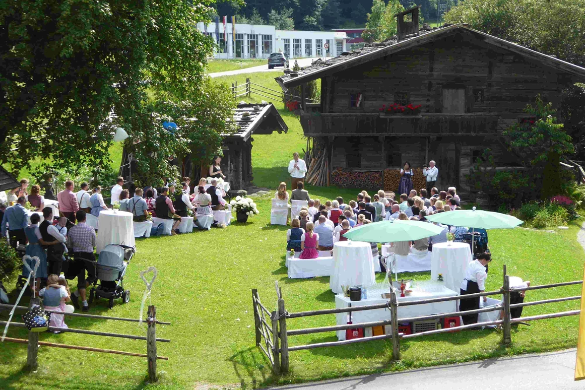Hochzeitslocation: freie Trauung auf der Wiese - Bergbauernmuseum z'Bach