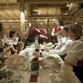Hochzeit: gute Stimmung, die Gäste fühlen sich wohl - Bergbauernmuseum z'Bach