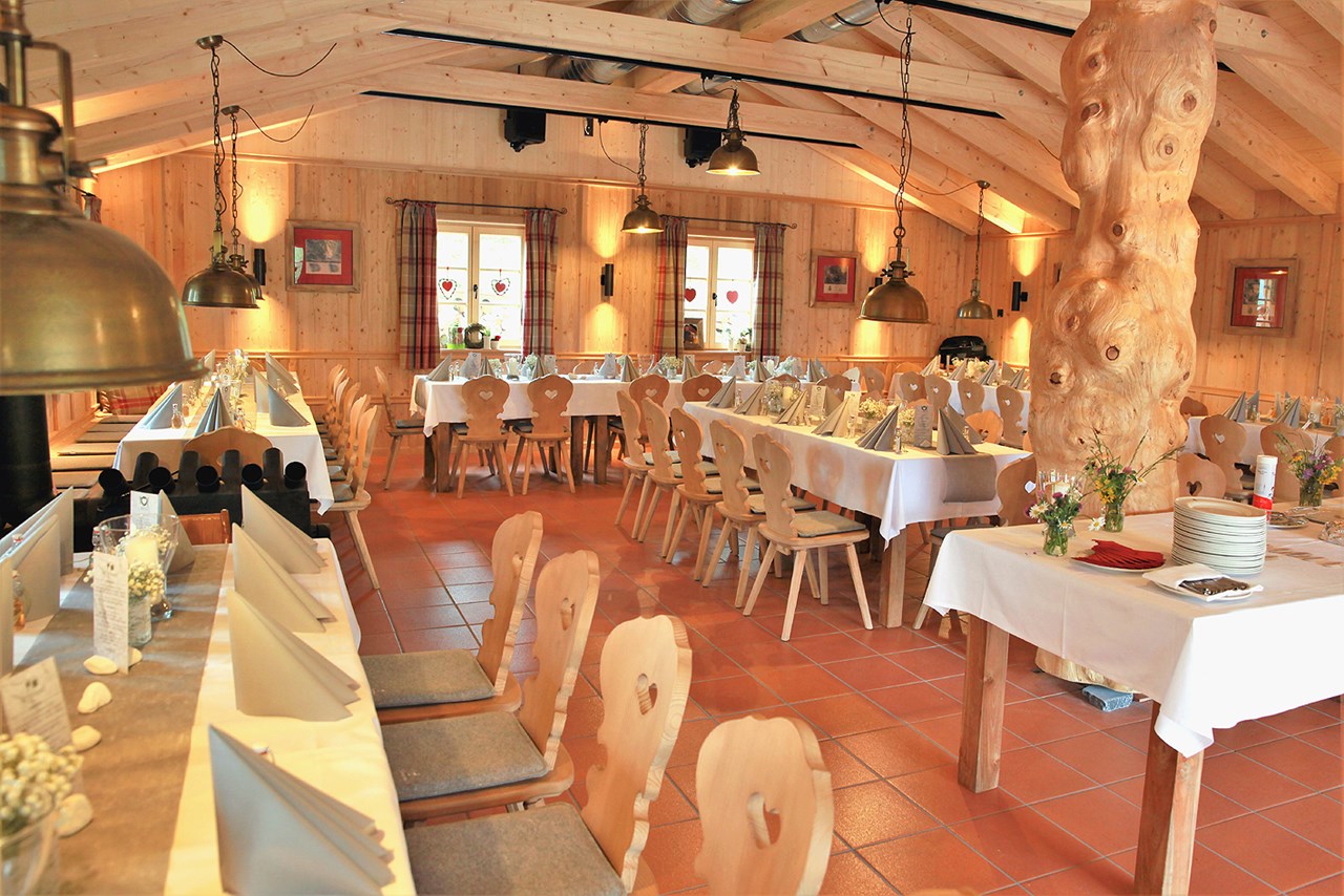 Gamsalm Ehrwald  Angaben zu den Festsälen neue Alm