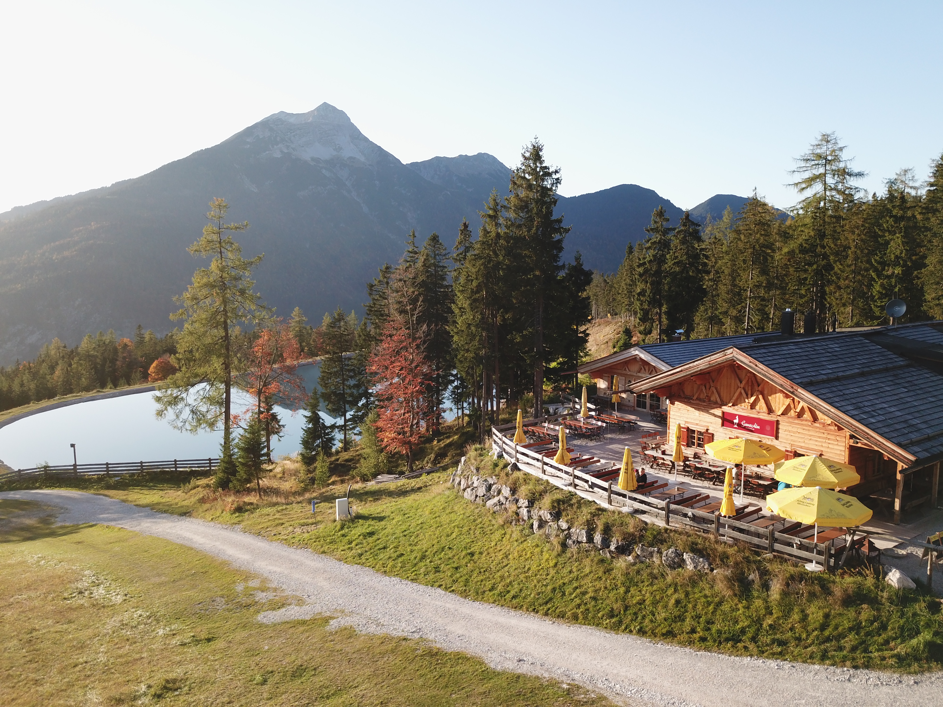 Hochzeit: Gamsalm von oben mit See - Gamsalm Ehrwald 