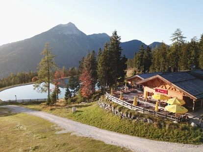 Wedding - Seefeld in Tirol - Gamsalm von oben mit See - Gamsalm Ehrwald