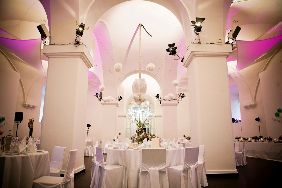 Hochzeit: Hochzeitsfeier Ovalhalle - MuseumsQuartier Wien