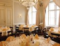 Hochzeit: Ein Blick auf das festlich geschmückte Kaminzimmer der K. u. K. Hofzuckerbäckerei in 1010 Wien. - K. u. K. Hofzuckerbäcker Demel