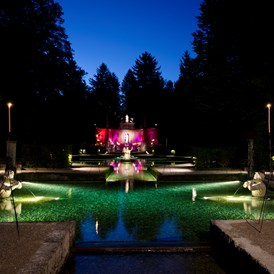 Hochzeit: Nächtliche Beleuchtung in den Wasserspielen - Gasthaus zu Schloss Hellbrunn