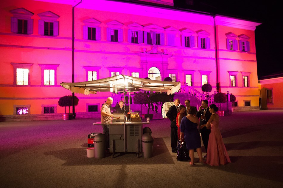 Hochzeit: Original Salzburger "Würstlstandl" als Mitternachtsjause.  - Gasthaus zu Schloss Hellbrunn