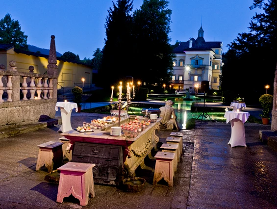 Hochzeit: Desserbuffet am Fürstentisch | in den Hellbrunner Wasserspielen - Gasthaus zu Schloss Hellbrunn