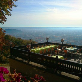 Hochzeit: Von der GH-Terrasse bietet sich ein einmaliger Panoramablick auf Graz und den Schloßberg - Gasthaus Hubertushöhe