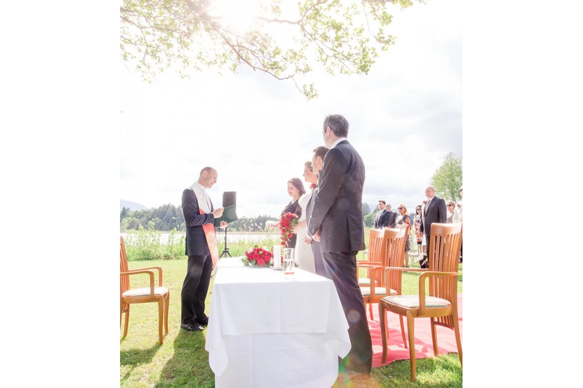 Hochzeit: Trauung unter freiem Himmer - Inselhotel Faakersee - Inselhotel Faakersee