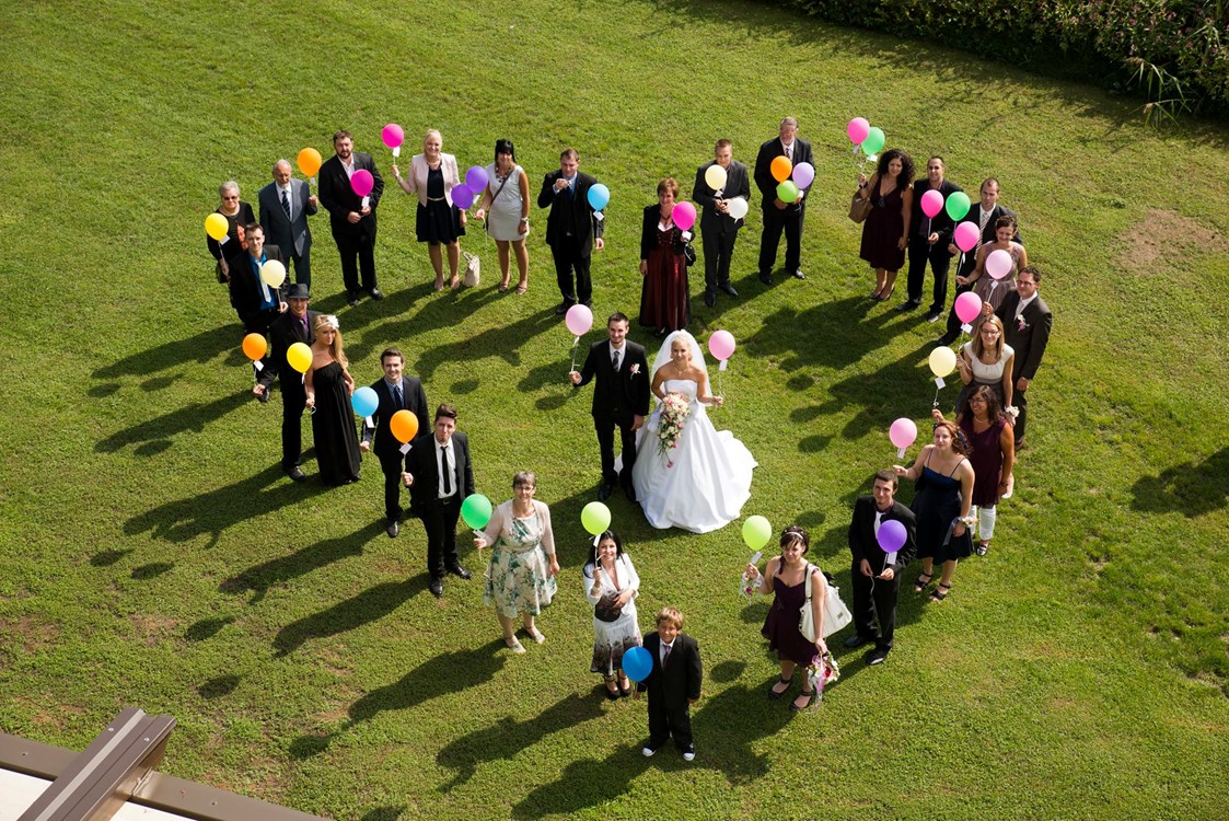 Hochzeit: Menschen-Herz - Fotoshooting - Inselhotel Faakersee - Inselhotel Faakersee