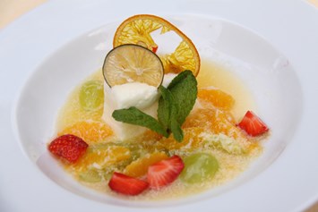 Hochzeit: Leichter Sommer-Genuss - fruchtig-süße Dessertkreation - Inselhotel Faakersee - Inselhotel Faakersee