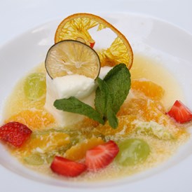 Hochzeit: Leichter Sommer-Genuss - fruchtig-süße Dessertkreation - Inselhotel Faakersee - Inselhotel Faakersee