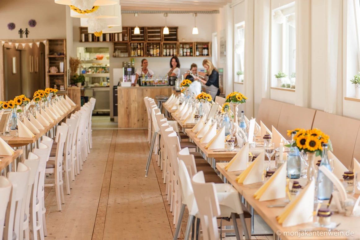 Hochzeitslocation: Der große Festsaal bietet Platz für 75 bis 120 Hochzeitsgäste. - Bischoff's Landrestaurant