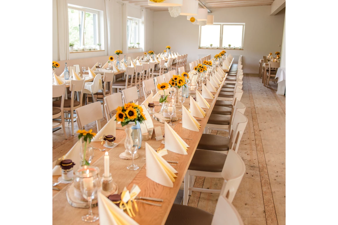 Hochzeitslocation: Der große Festsaal des Bischoff's Landrestaurant bietet Platz für 75 bis 120 Hochzeitsgäste. - Bischoff's Landrestaurant