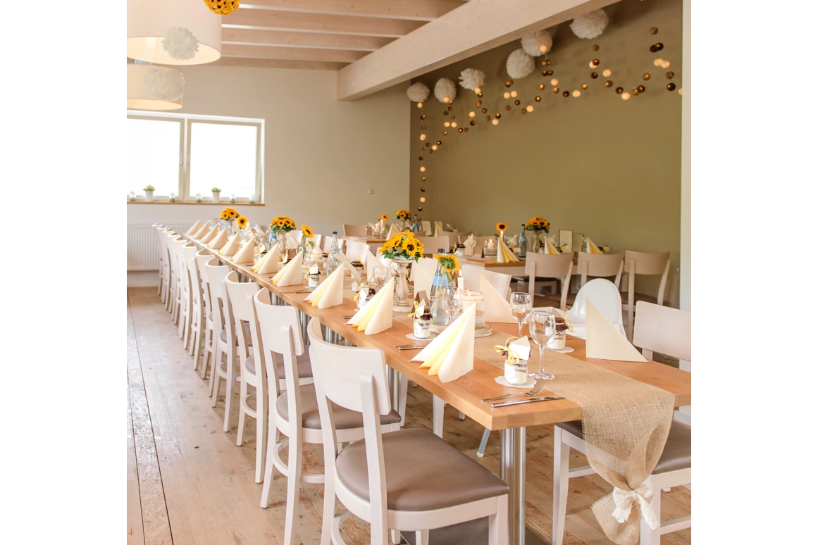 Hochzeitslocation: Der große Festsaal des Bischoff's Landrestaurant bietet Platz für 75 bis 120 Hochzeitsgäste. - Bischoff's Landrestaurant