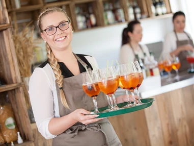 Hochzeitslocation: Wir sind stets um unsere Gäste bemüht. - Bischoff's Landrestaurant