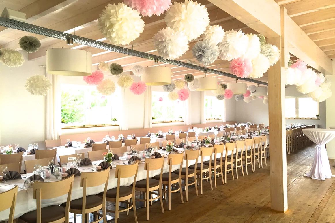 Hochzeitslocation: Der große Festsaal des Bischoff's Landrestaurant bietet Platz für 75 bis 120 Hochzeitsgäste. - Bischoff's Landrestaurant