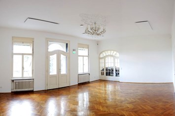 Hochzeit: Veranstaltungsraum "Blumenwiese" 50m² - Villa VITAMUS