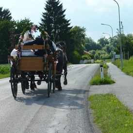 Hochzeit: Mit der Kutsche in die Kirche - Michlhof in Lanzenkirchen