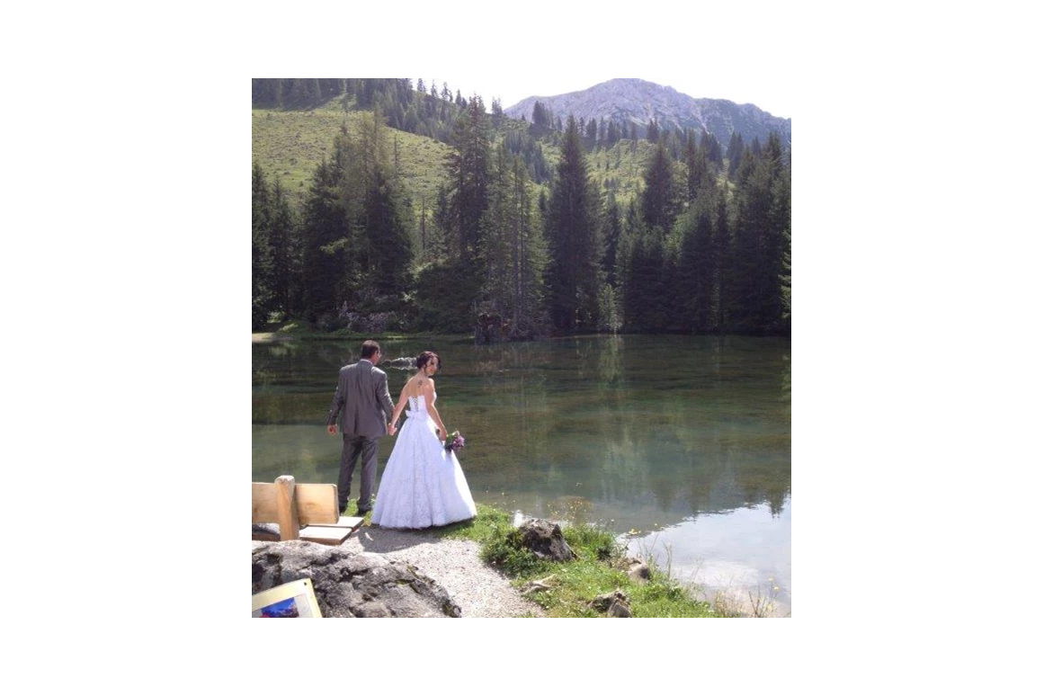 Hochzeit: Heiraten auf der Unterhofalm in Filzmoos. Blick in eine gemeinsame Zukunft - Unterhofalm