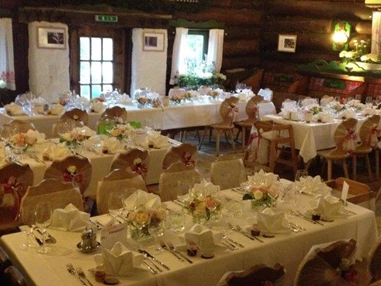 Hochzeit: Heiraten auf der Unterhofalm in Filzmoos. Stall mit Sternenhimmel - Unterhofalm