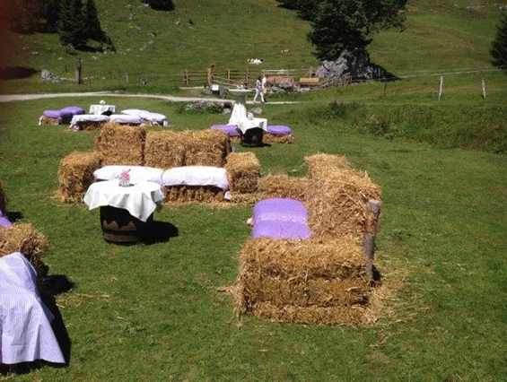 Hochzeit: Heiraten auf der Unterhofalm in Filzmoos. Das Wohnzimmer am Almsee - Unterhofalm