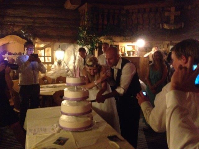 Hochzeit: Heiraten auf der Unterhofalm in Filzmoos. Jetzt kommt die Torte dran - Unterhofalm