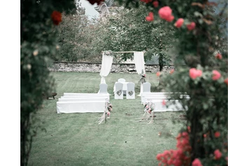 Hochzeit: 2020 Standesamtliche Trauung im Schlossgarten - floral design Cookie's Blumenbinderei - Schloss Greifenburg