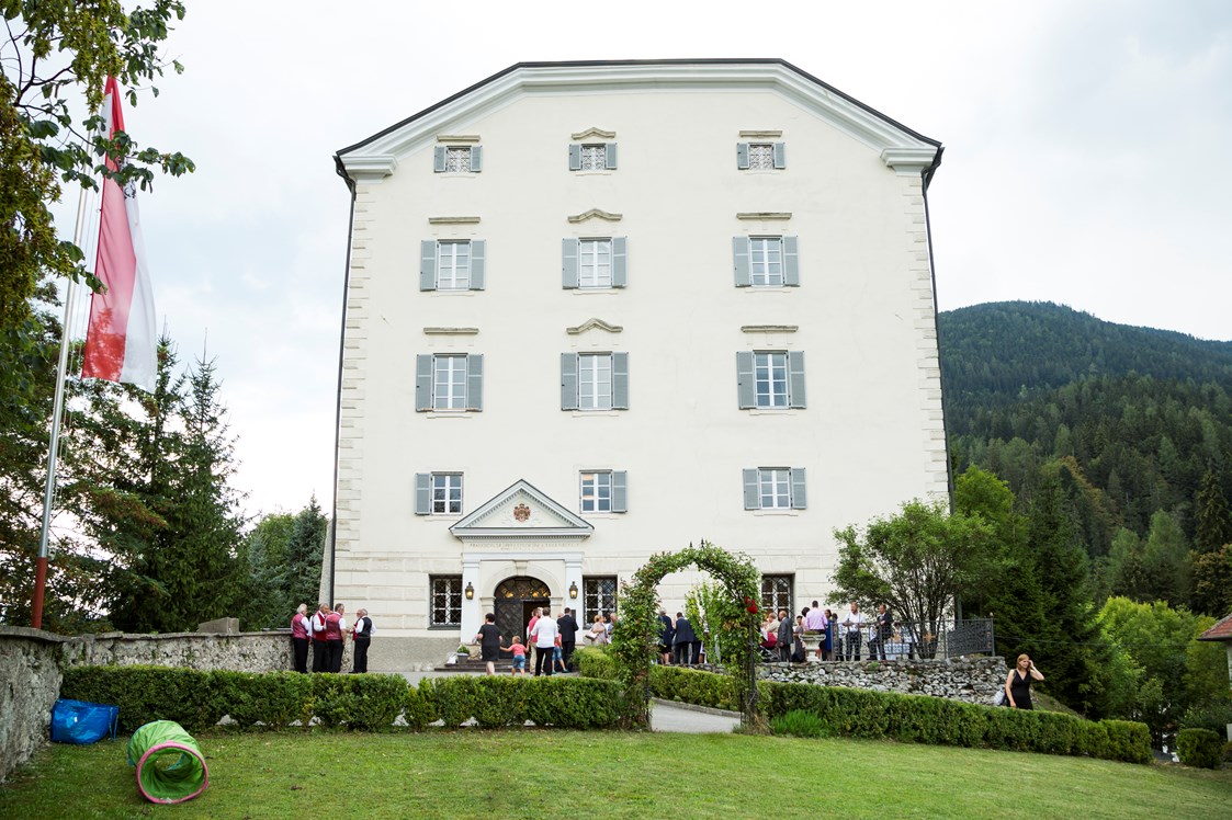 Hochzeit: Das Schloss Greifenberg in Kärnten.
 - Schloss Greifenburg