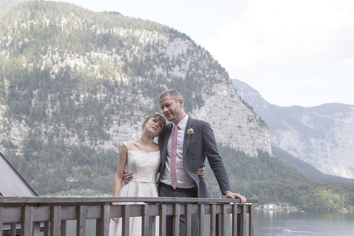 Hochzeit - PLZ 8993 (Österreich) - couple at terrasse penthouse - Hallstatt Hideaway