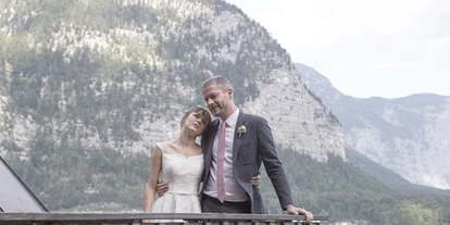 Matrimonio - Salzkammergut - couple at terrasse penthouse - Hallstatt Hideaway