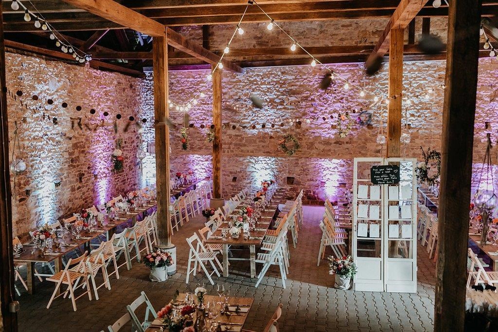 Feste und Events im alten Hofgut  Information about the banquet halls Wedding Barn