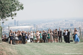 Hochzeit: Trauung im Freien über den Dächern Wiens.
Foto © stillandmotionpictures.com - Weingut Wien Cobenzl