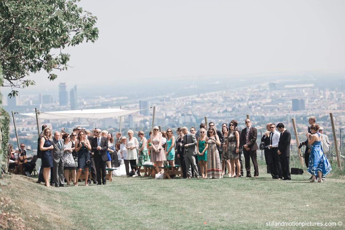 Hochzeit: Trauung im Freien über den Dächern Wiens.
Foto © stillandmotionpictures.com - Weingut Wien Cobenzl