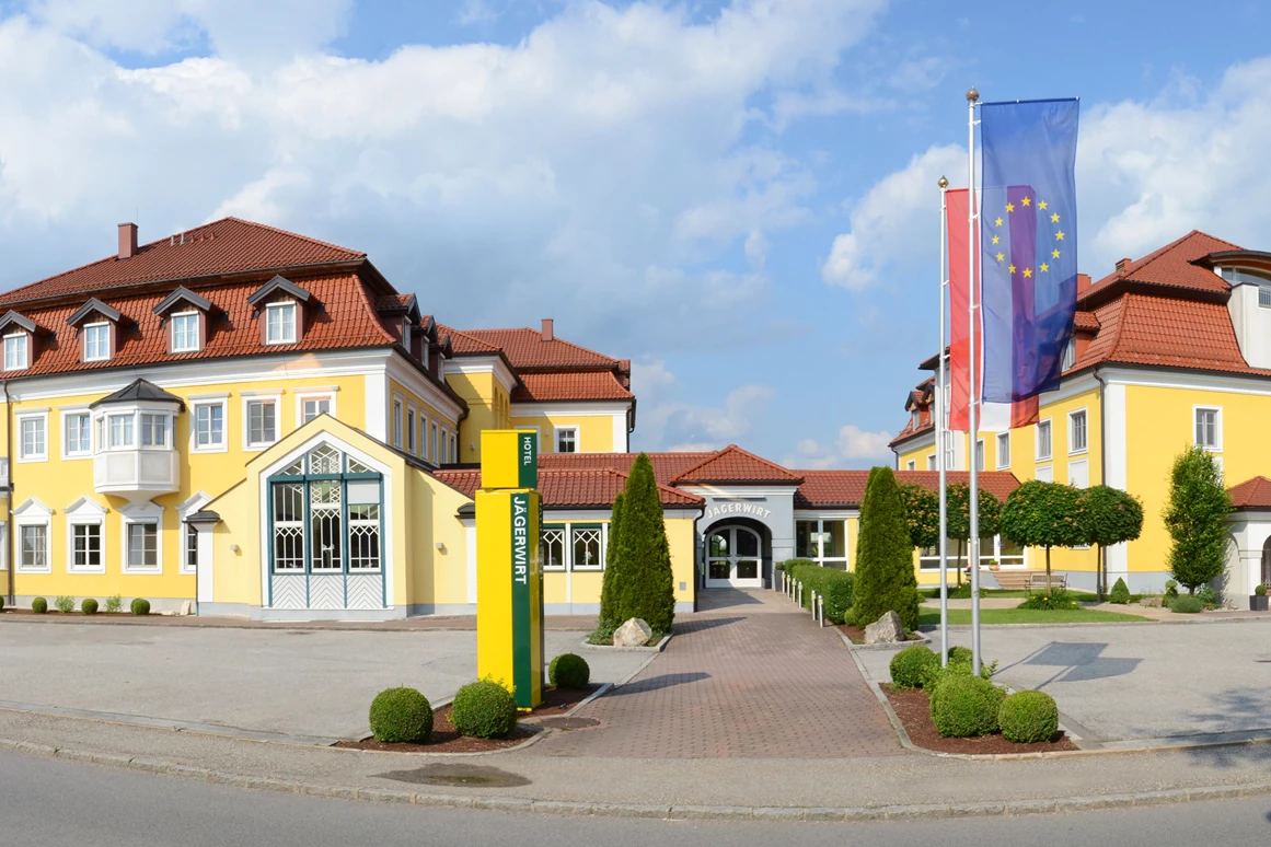 Hochzeitslocation: Außenansicht - Gasthof Hotel Jägerwirt
