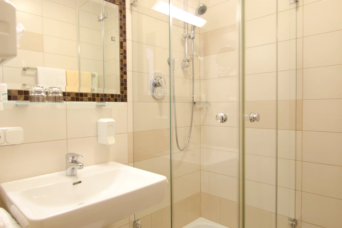 Hochzeitslocation: Zimmer - Bad - Gasthof Hotel Jägerwirt