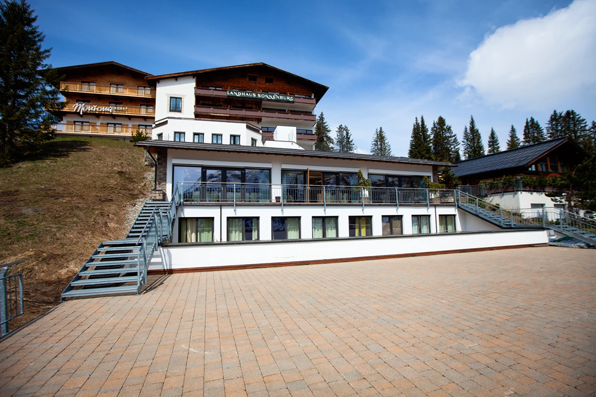 Hochzeitslocation: Die Eventlocation mit riesiger Terrasse - Hotel Sonnenburg