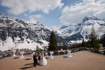 Hochzeit: Die Terrasse eignet sich wunderbar für standesamtliche Trauungen - Hotel Sonnenburg