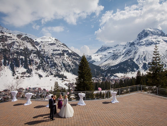 Hochzeitslocation: Die Terrasse eignet sich wunderbar für standesamtliche Trauungen - Hotel Sonnenburg
