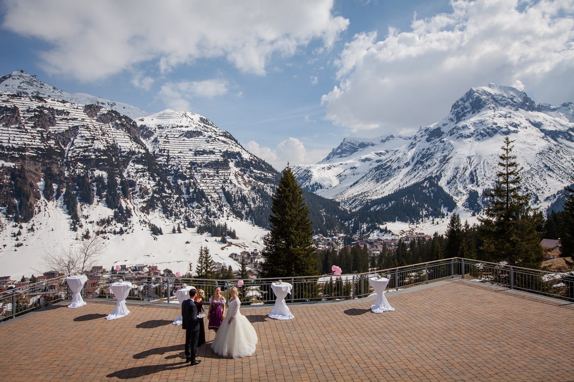 Hochzeit: Die Terrasse eignet sich wunderbar für standesamtliche Trauungen - Hotel Sonnenburg