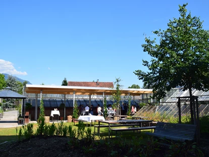 Bruiloft - Hard - Unser Innenhof im Sommer - Blumen Kopf - 1er Hus