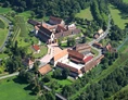 Hochzeit: Das Klosterareal von oben. 6 Hektar für Ihre Traumhochzeit - Hotel Kloster & Schloss Bronnbach