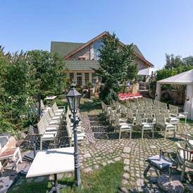 Hochzeit: Trauung im Garten - Wein&Gut - Weingut Rathbauer