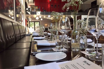 Hochzeit: Modern gedeckt - Kesselhaus Bar & Restaurant