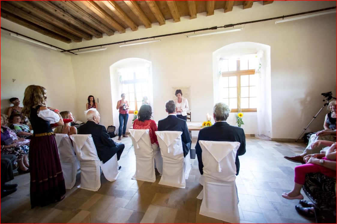 Hochzeit: Standesamtliche Trauung auf der Burg Reichenstein - Burg Reichenstein