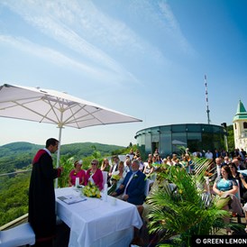 Hochzeit: Eine Hochzeit im Freien mit Blick auf die Bundeshauptstadt.
Foto © greenlemon.at - Terrasse Kahlenberg