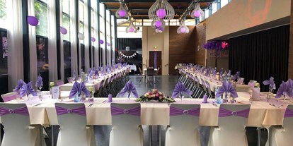 Hochzeit - Art der Location: Restaurant - Sulz (Sulz) - Praxisbeispiel bei einer Hochzeit. Die Lampen oben können übrigens individuell angesteuert und somit die Lieblingfarben ausgewählt werden. - Fohren Saal Bludenz