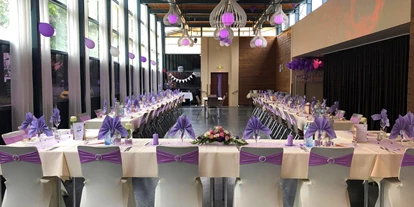 Bruiloft - Vorarlberg - Praxisbeispiel bei einer Hochzeit. Die Lampen oben können übrigens individuell angesteuert und somit die Lieblingfarben ausgewählt werden. - Fohren Saal Bludenz