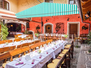 Hochzeit: Innenhof - LINDENGUT