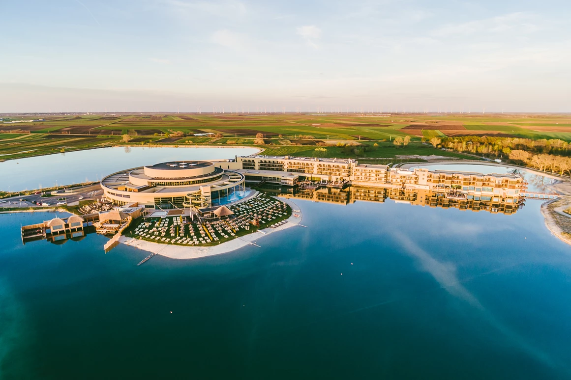 Hochzeit: St. Martins Therme & Lodge aus der Vogelperspektive - ST. MARTINS Therme & Lodge