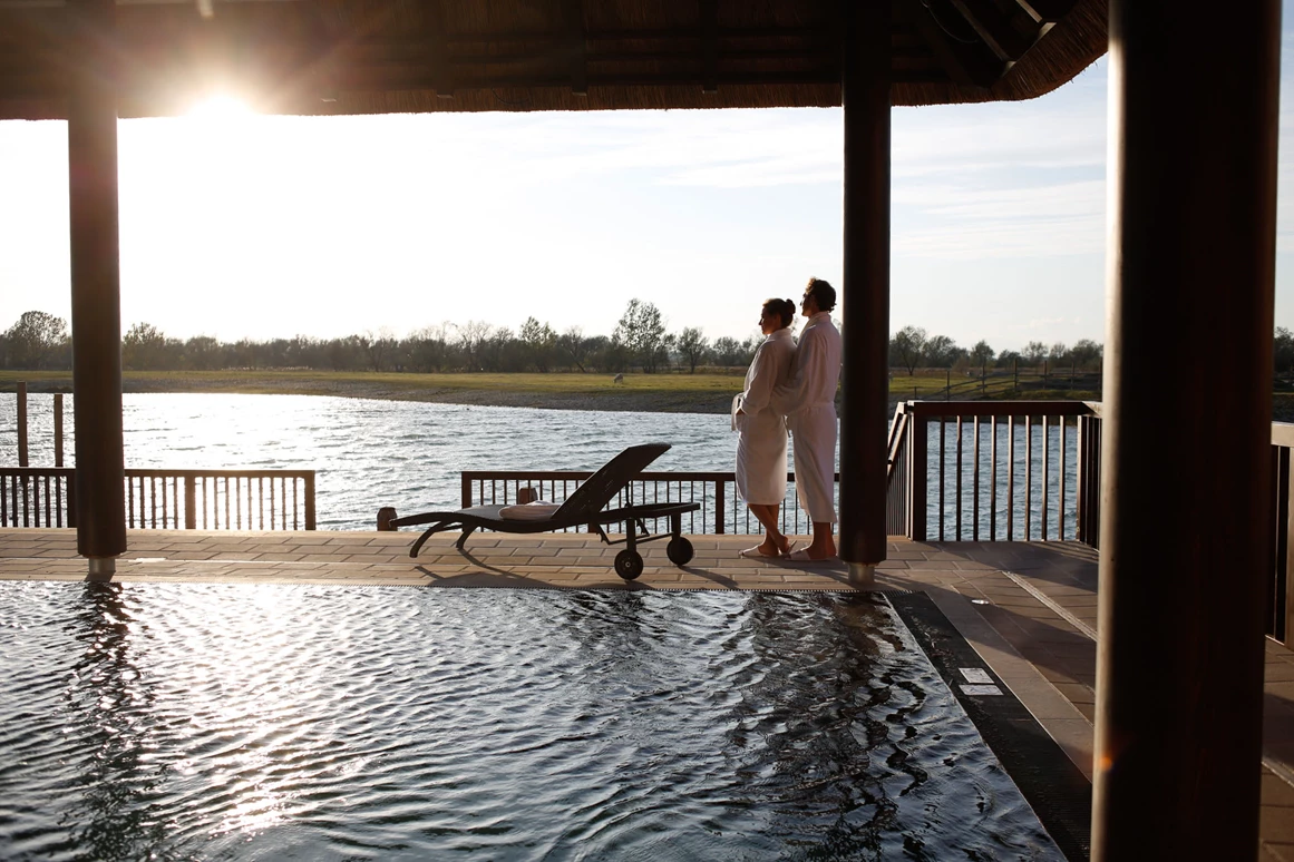 Hochzeit: Exklusive See-Sauna - ST. MARTINS Therme & Lodge